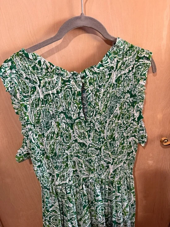 crown & ivy Green and White Paisley Maxi Dress - Picture 2 of 3